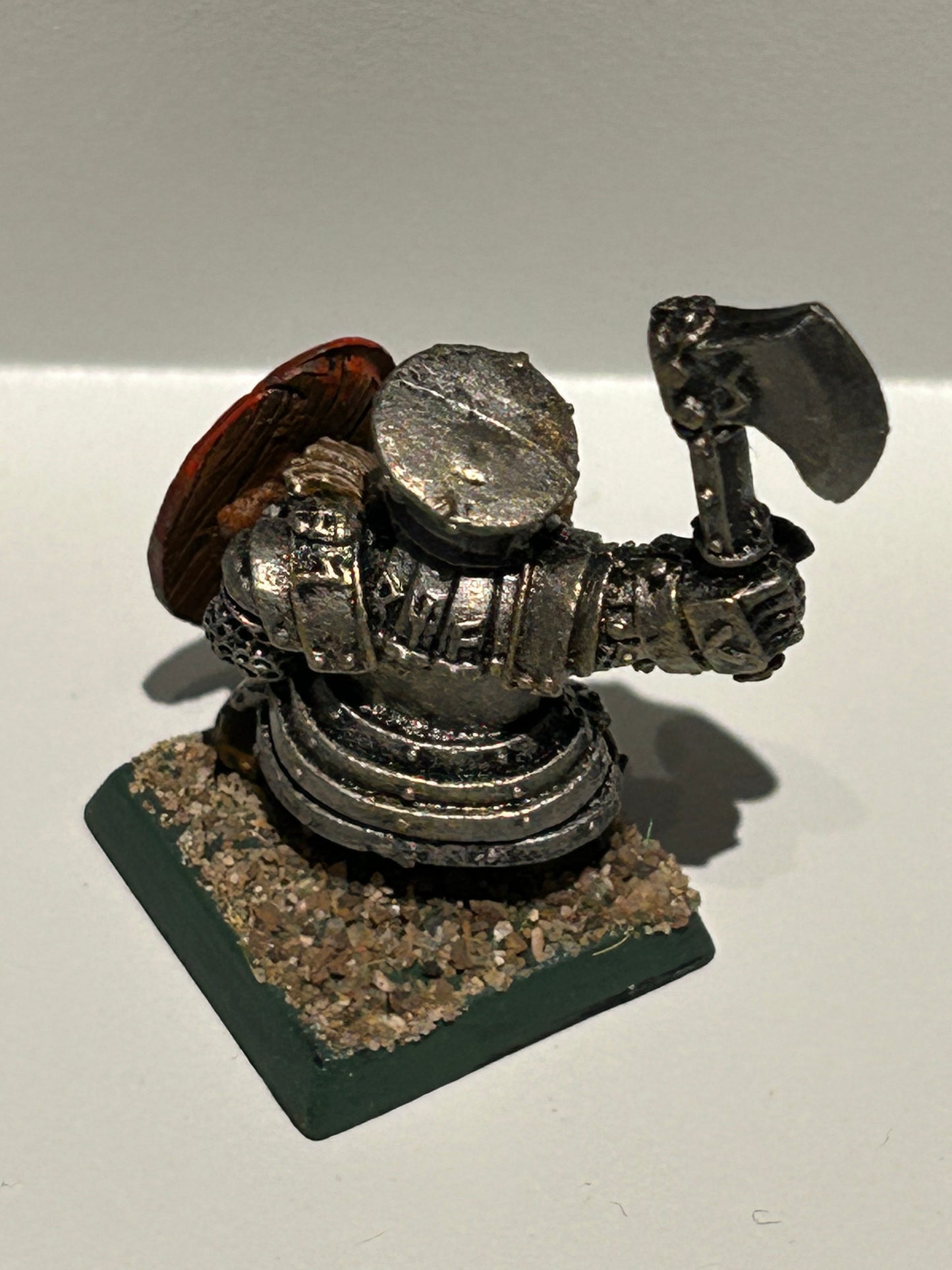 Warhammer fantasy dwarf iron breaker old world metal (incorrect shield)