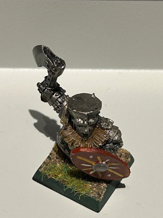 Warhammer fantasy dwarf iron breaker old world metal (incorrect shield)