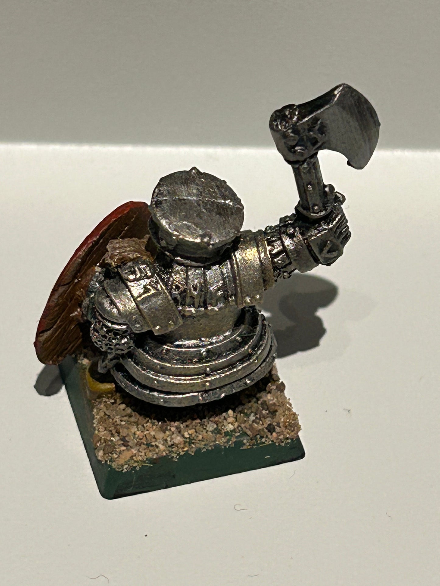 Warhammer fantasy dwarf iron breaker old world metal (incorrect shield)