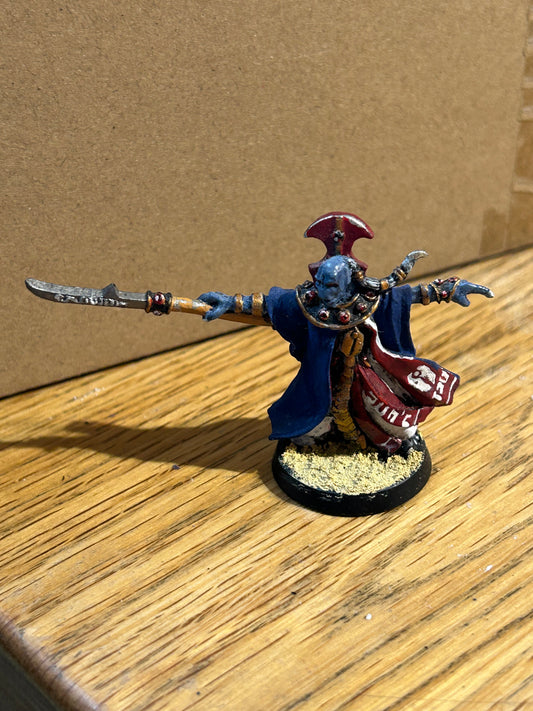 Warhammer 40K Tau Ethereal With Honour Blade - metal