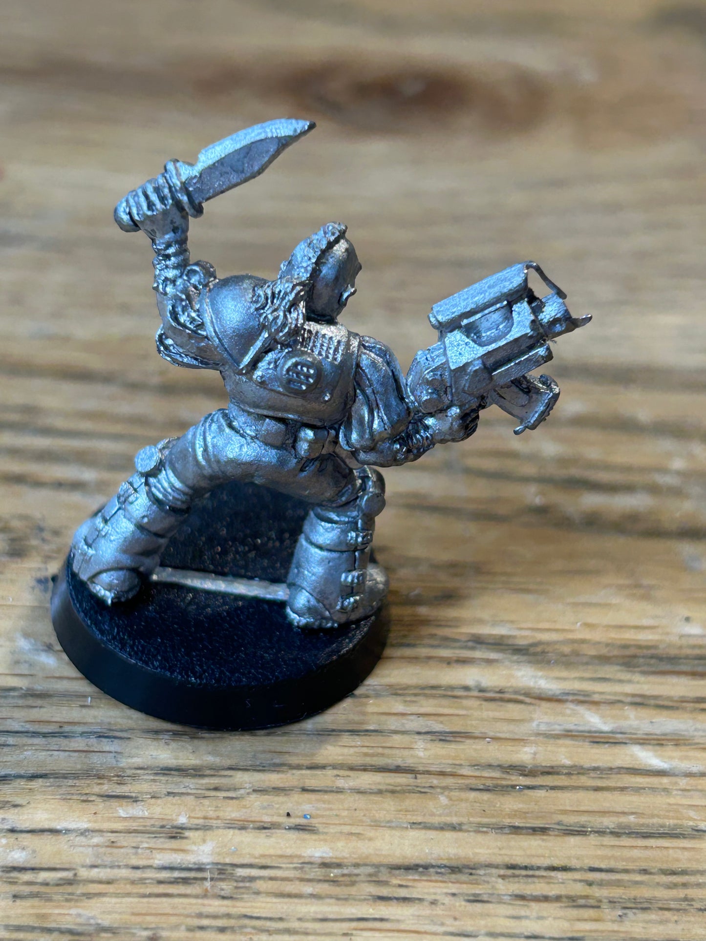 Vintage Space Marine Scout 'Bolt Pistol & Combat Knife 3