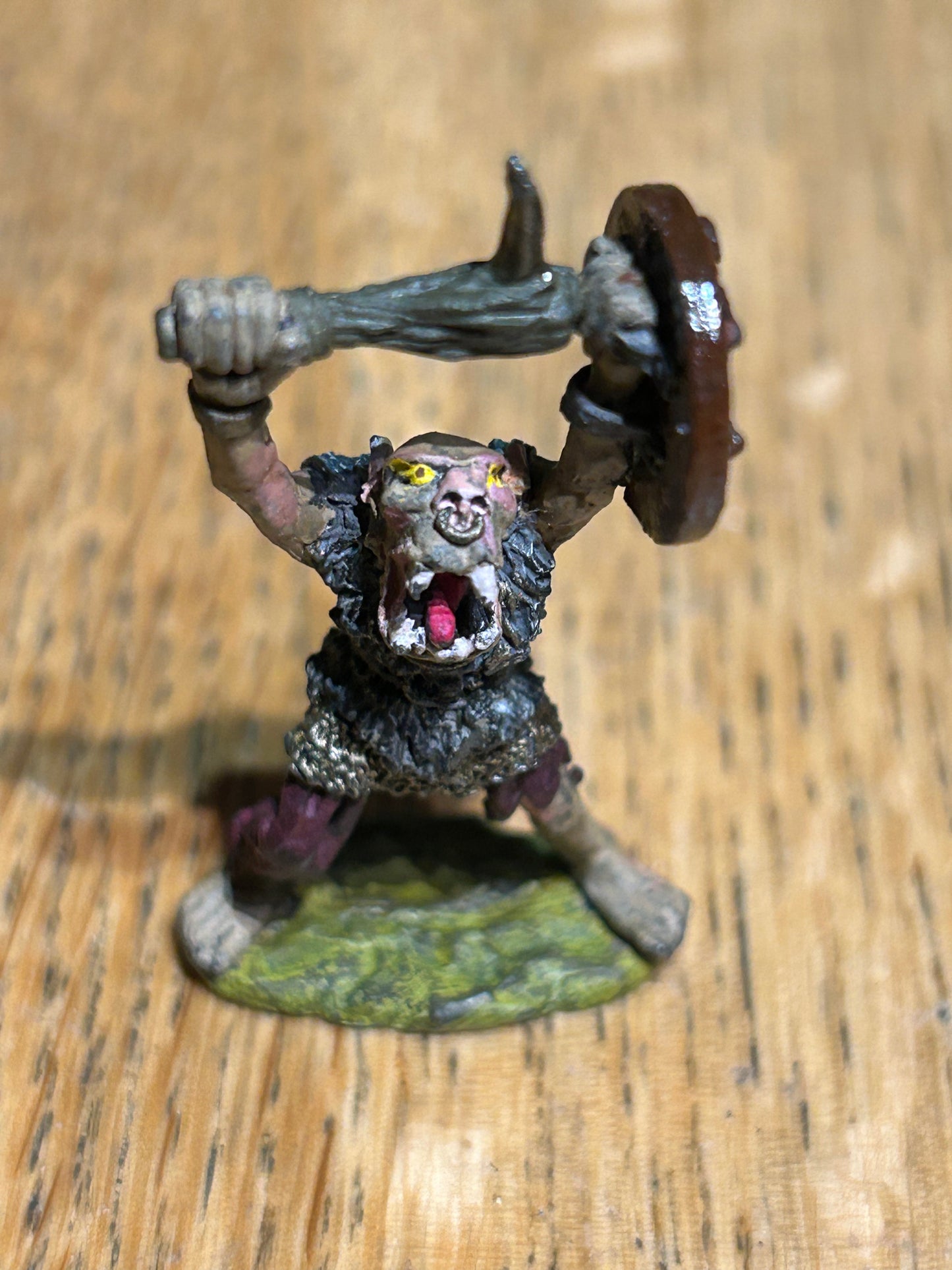 Warhammer fantasy c16 orc with spiked club and shield
