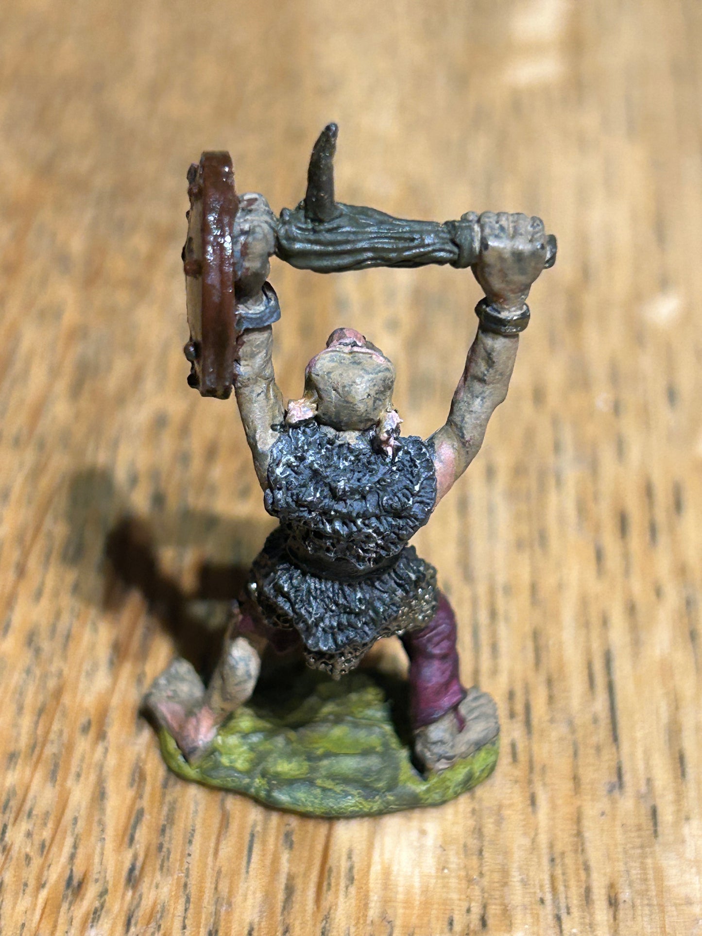 Warhammer fantasy c16 orc with spiked club and shield