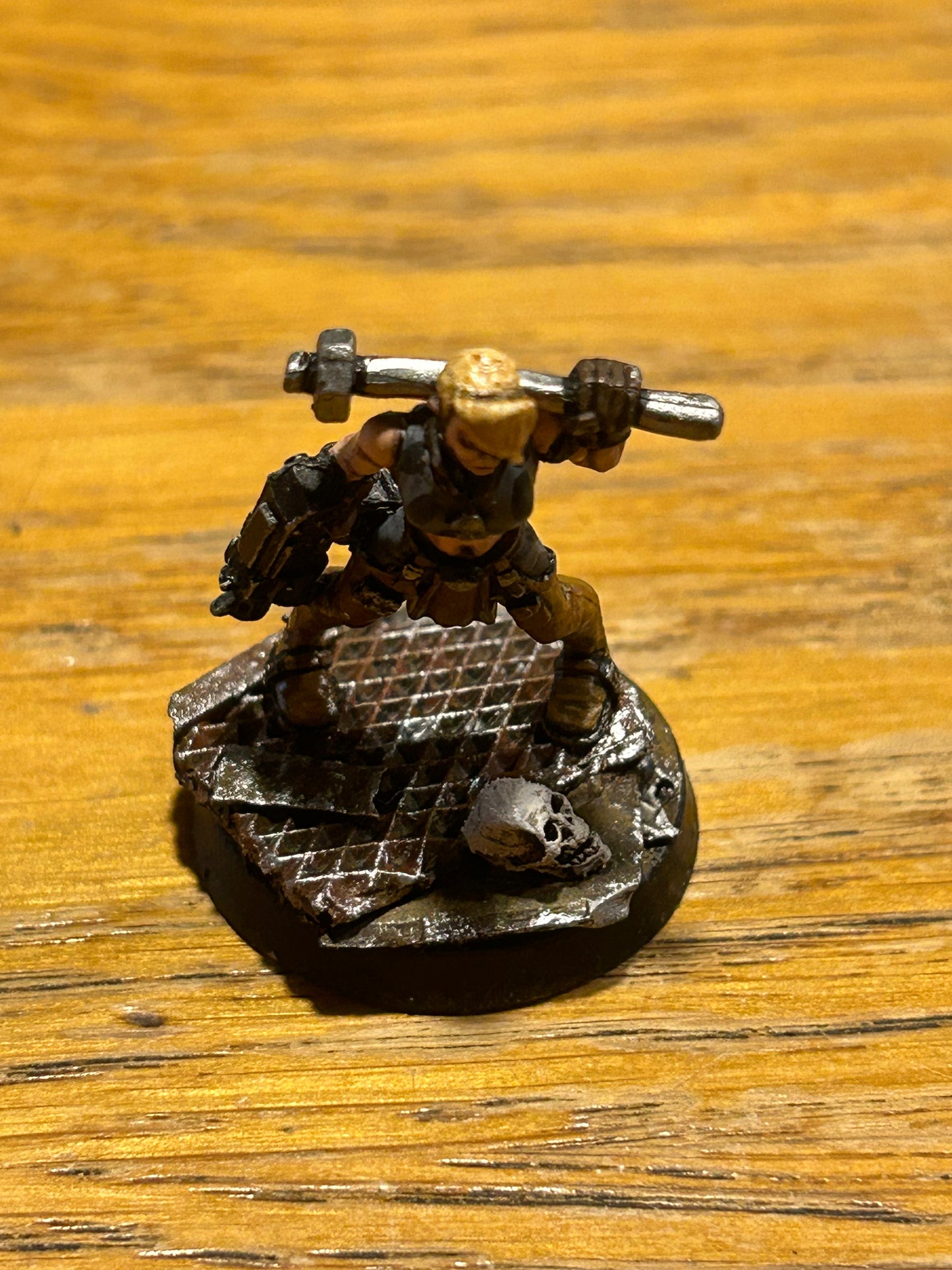 Necromunda Escher Juve with Stub Gun and Pick Metal Citadel 40k (no tab but nicely based and decent paintjob)