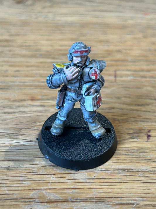 WARHAMMER 40K ROGUE TRADER IMPERIAL GUARD MEDIC eating vegi-burger Classic Metal