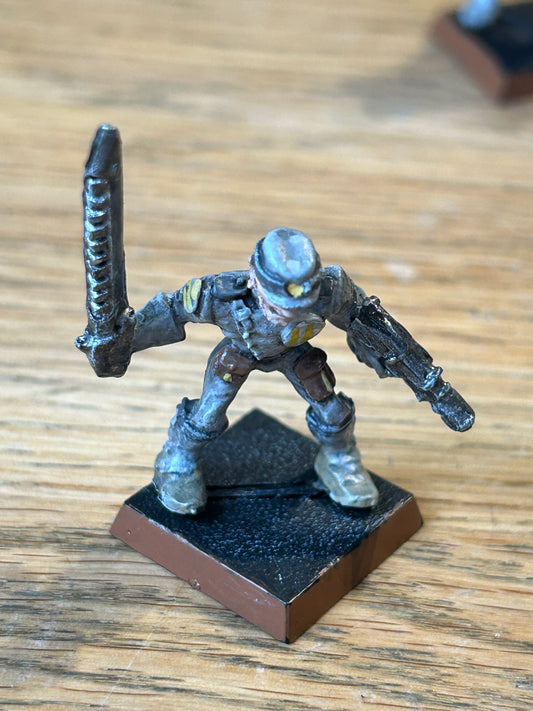 Imperial Army 4001/09
Lieutenant Olsen w. Chainsword