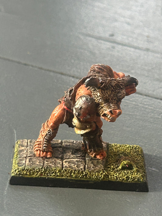 C25 Minotaurs warhammer fantasy Redeye Sword Breaker (missing his sword)