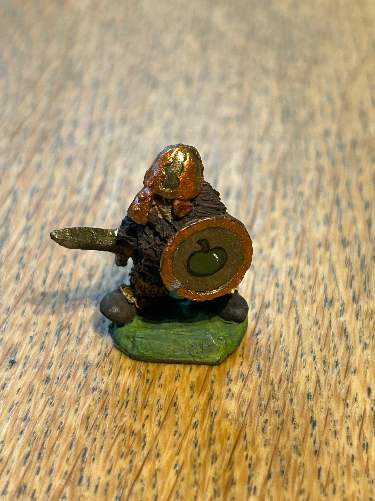 Warhammer fantasy tribes dwarf with sword and shield