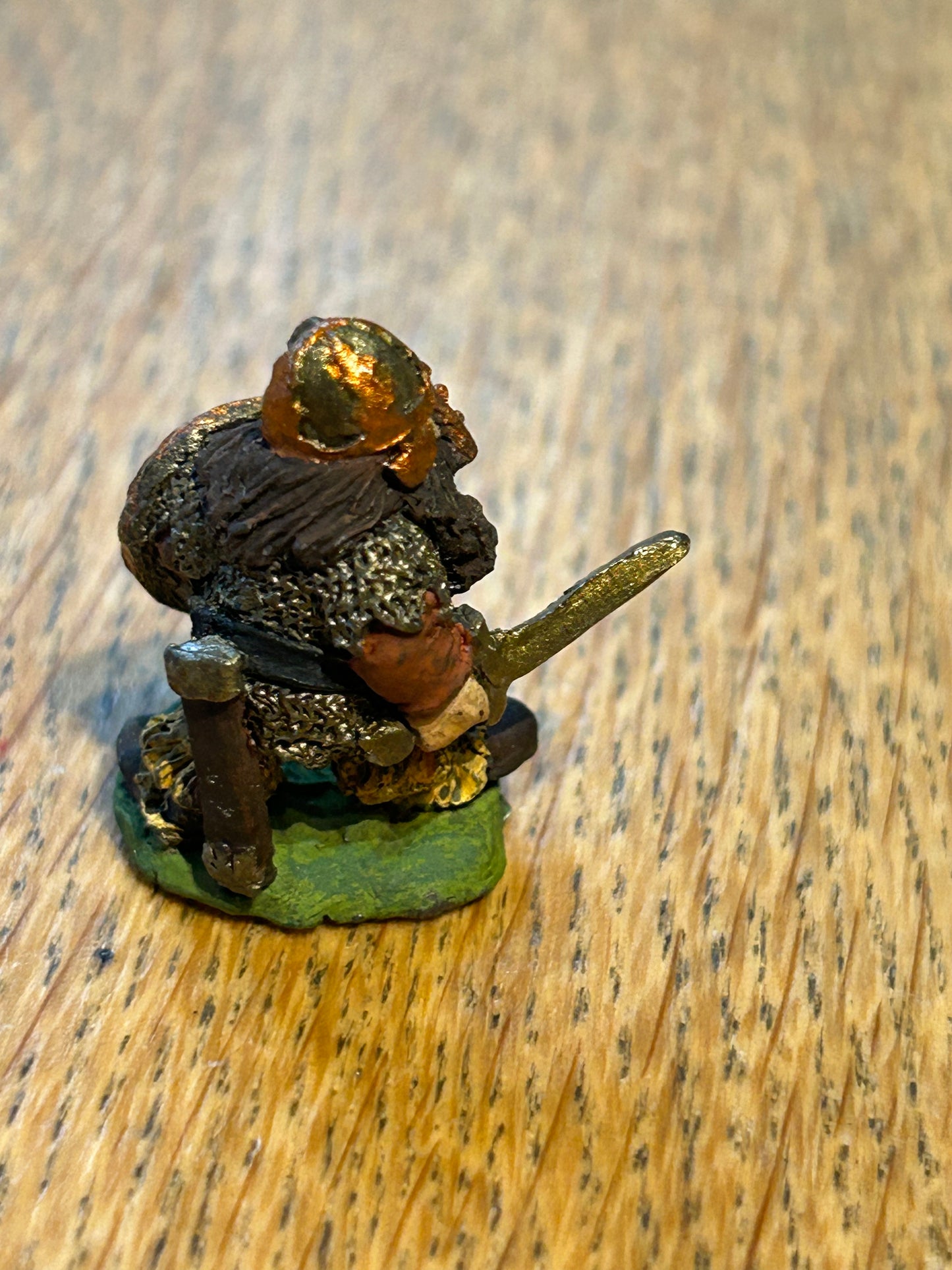 Warhammer fantasy tribes dwarf with sword and shield