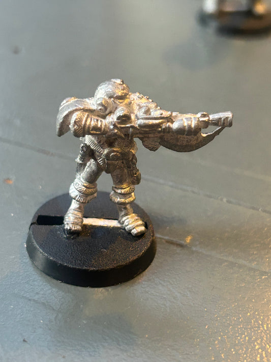 Warhammer 40k Rogue Trader Space Marines C100 Marine advancing Metal