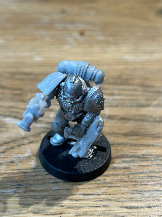 Classic Space Marine  - tactical marine Warhammer 40K Metal (one of the arms is metal)
