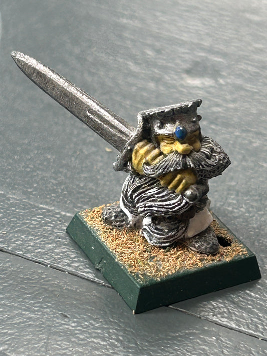 Warhammer fantasy marauder miniatures dwarf long beard with double handed sword