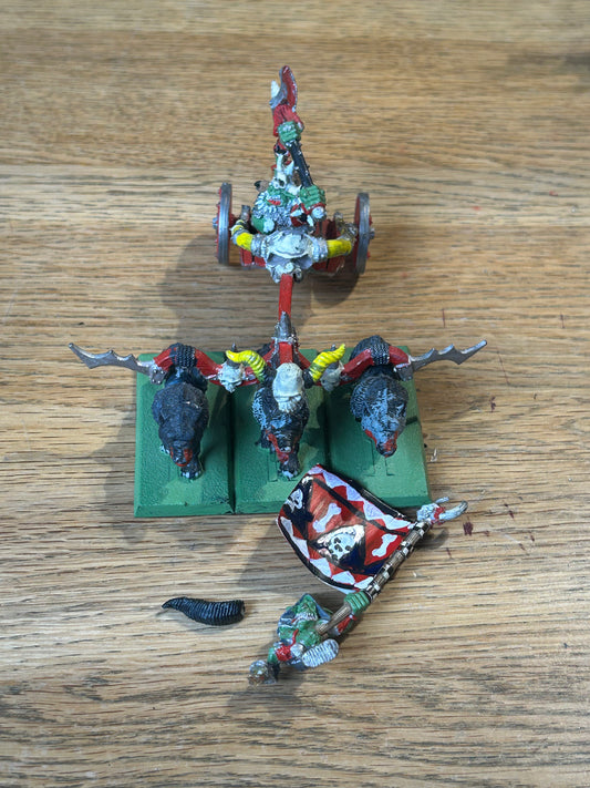 Warhammer Grom The Paunch Orcs & Goblins of Misty Mountains Chariot Metal (missing two of the wolf tails).