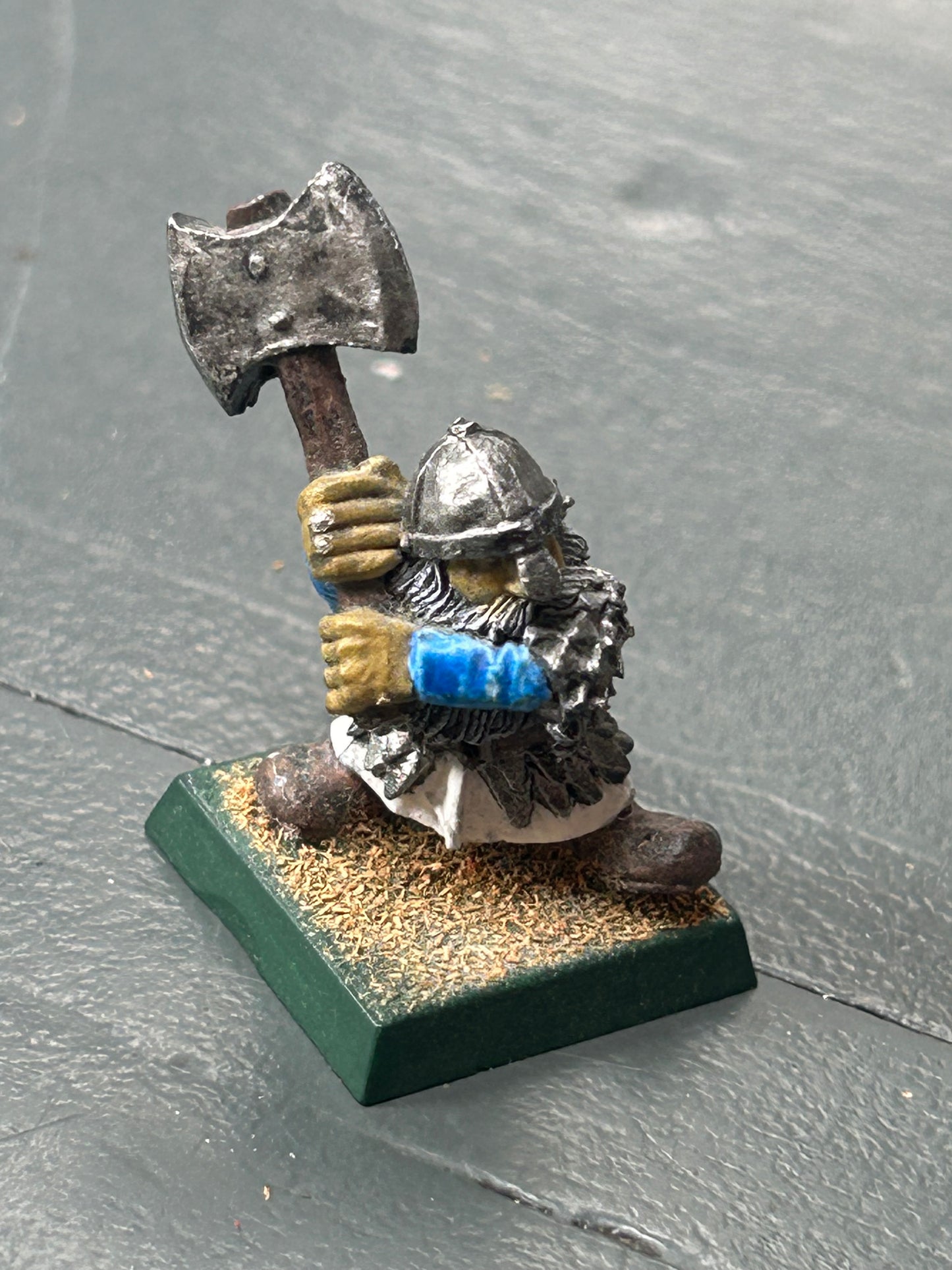 Warhammer fantasy marauder miniatures mm10 dwarf with two handed axe DW09