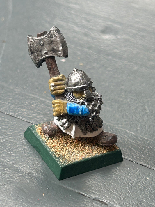 Warhammer fantasy marauder miniatures mm10 dwarf with two handed axe DW09