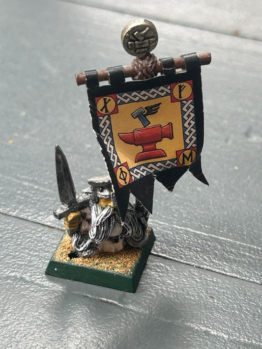 Warhammer fantasy marauder miniatures dwarf long beard standard bearer
