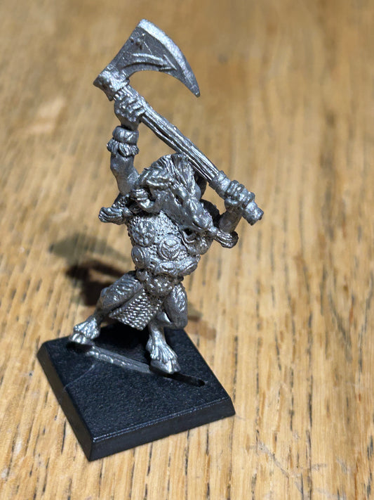 Warhammer Fantasy Beastman champion