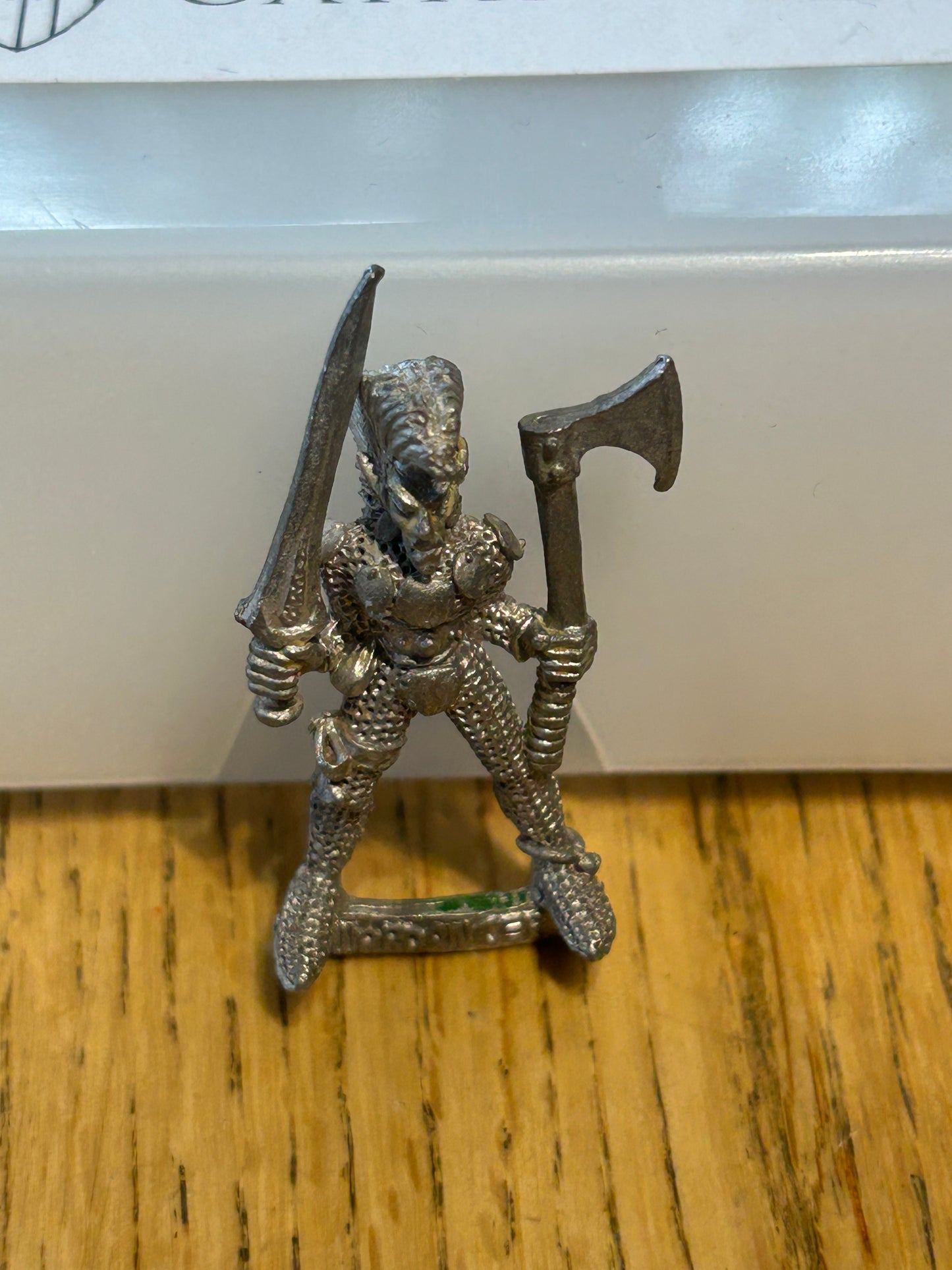 Warhammer Fantasy old world wood elf  wardancer with sword and axe  Yaloor
