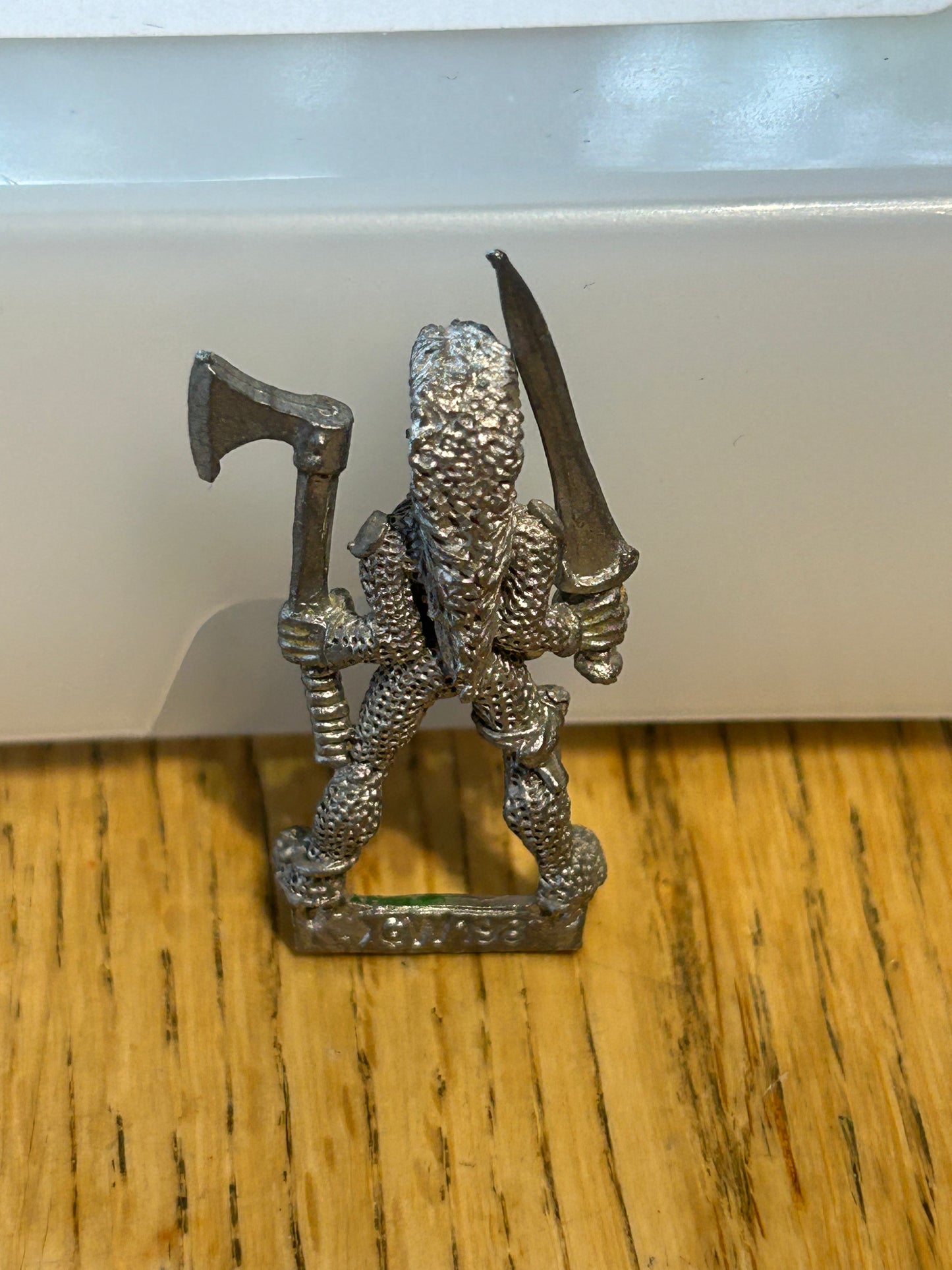 Warhammer Fantasy old world wood elf  wardancer with sword and axe  Yaloor