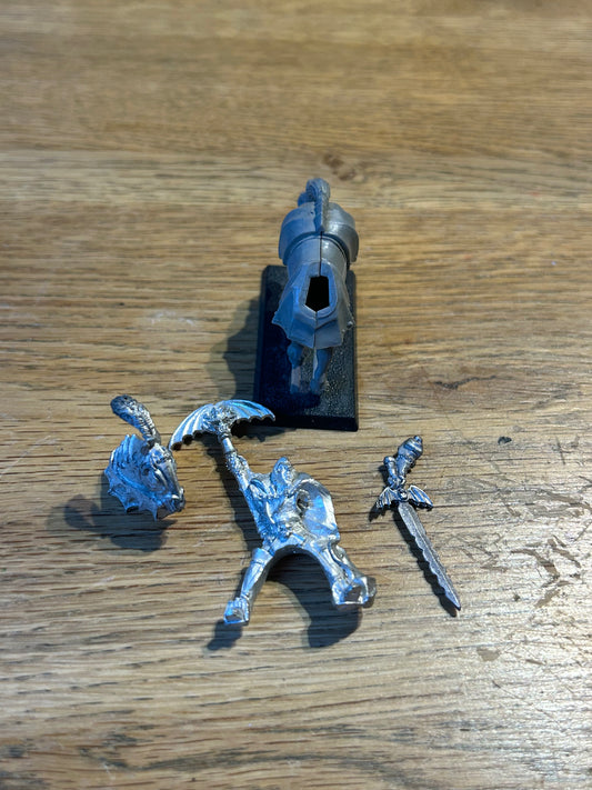 Warhammer fantasy mounted vampire lord (has been pinned on arm and bottom)