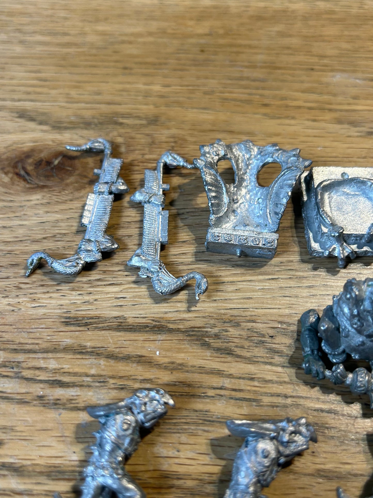 WARHAMMER LIZARDMEN SLANN MAGE PRIEST COMPLETE METAL OOP (one saurus warrior is missing his arm and a replacement metal arm is included)