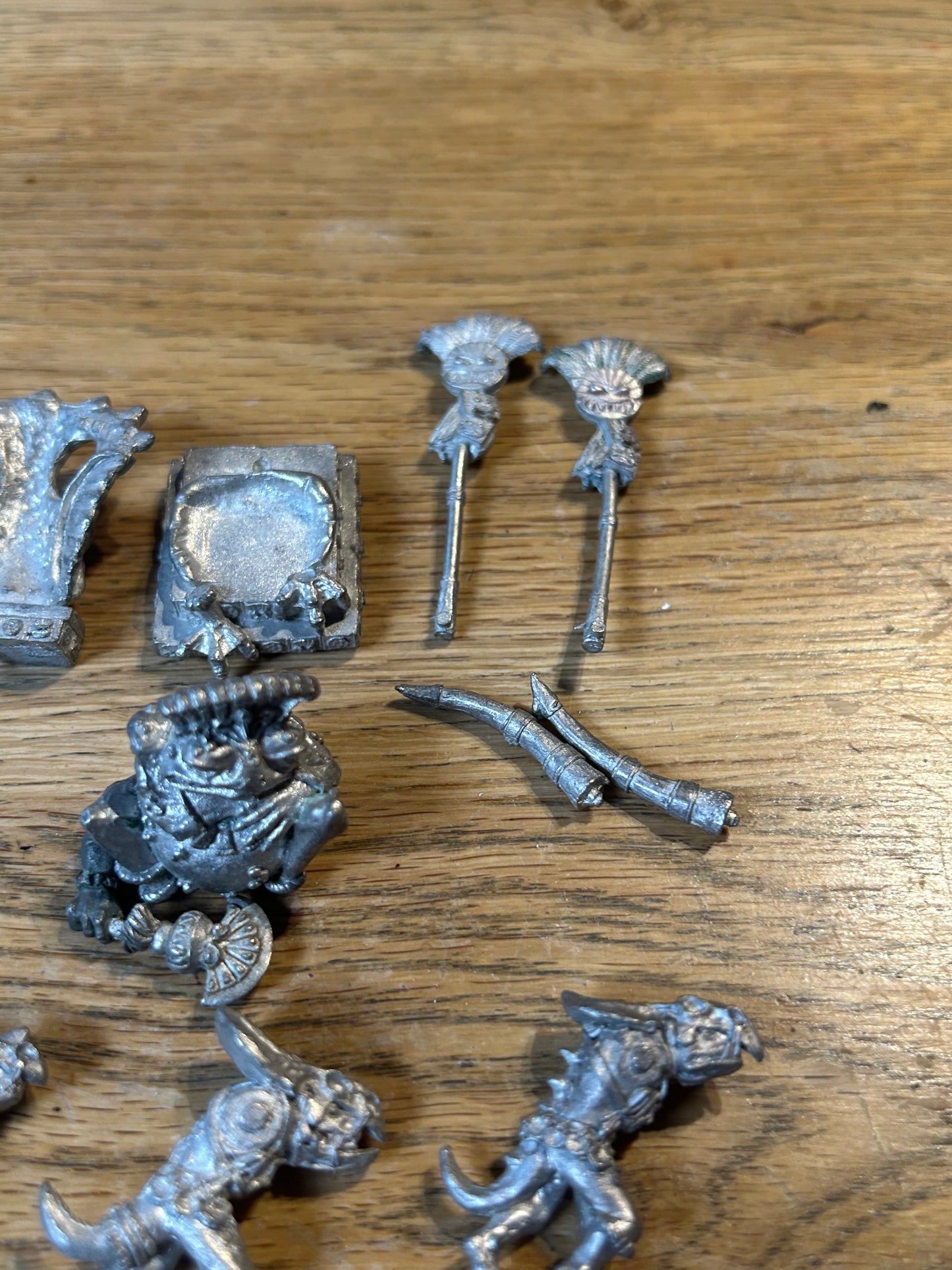 WARHAMMER LIZARDMEN SLANN MAGE PRIEST COMPLETE METAL OOP (one saurus warrior is missing his arm and a replacement metal arm is included)