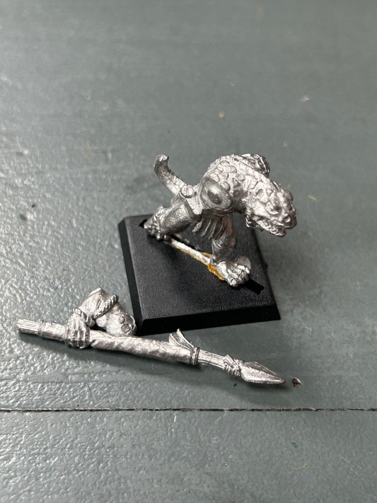 Warhammer fantasy saurus warrior with spear lizardmen