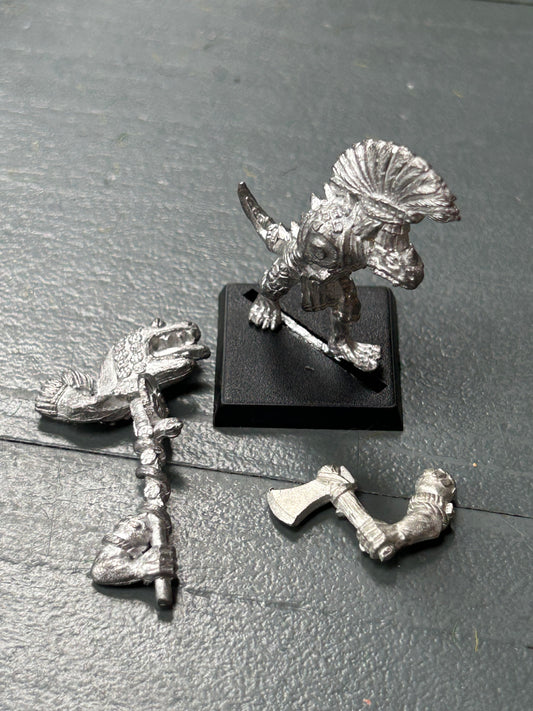 Warhammer - Lizardmen -  Classic Metal Saurus Standard Bearer