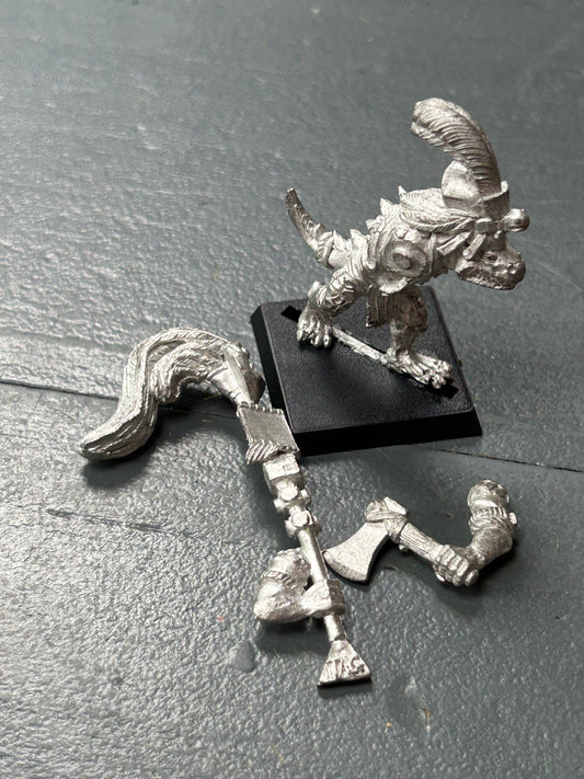 Warhammer - Lizardmen -  Classic Metal Saurus Standard Bearer