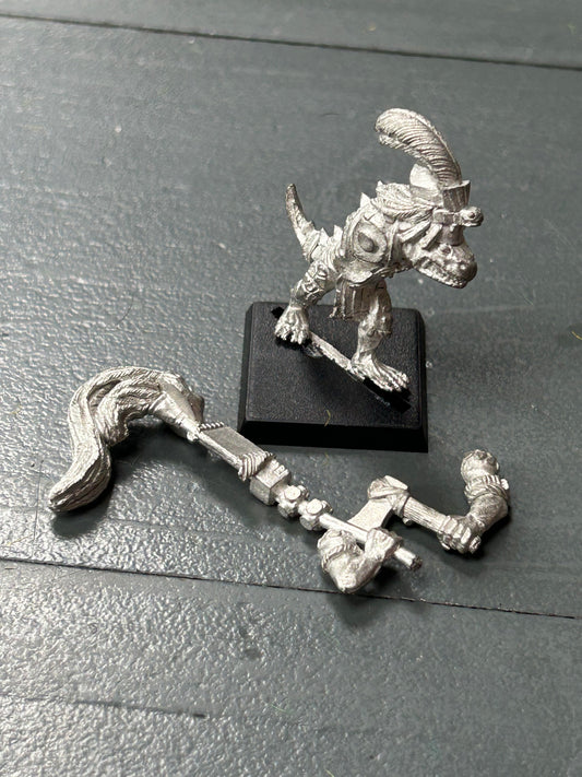 Warhammer - Lizardmen -  Classic Metal Saurus Standard Bearer