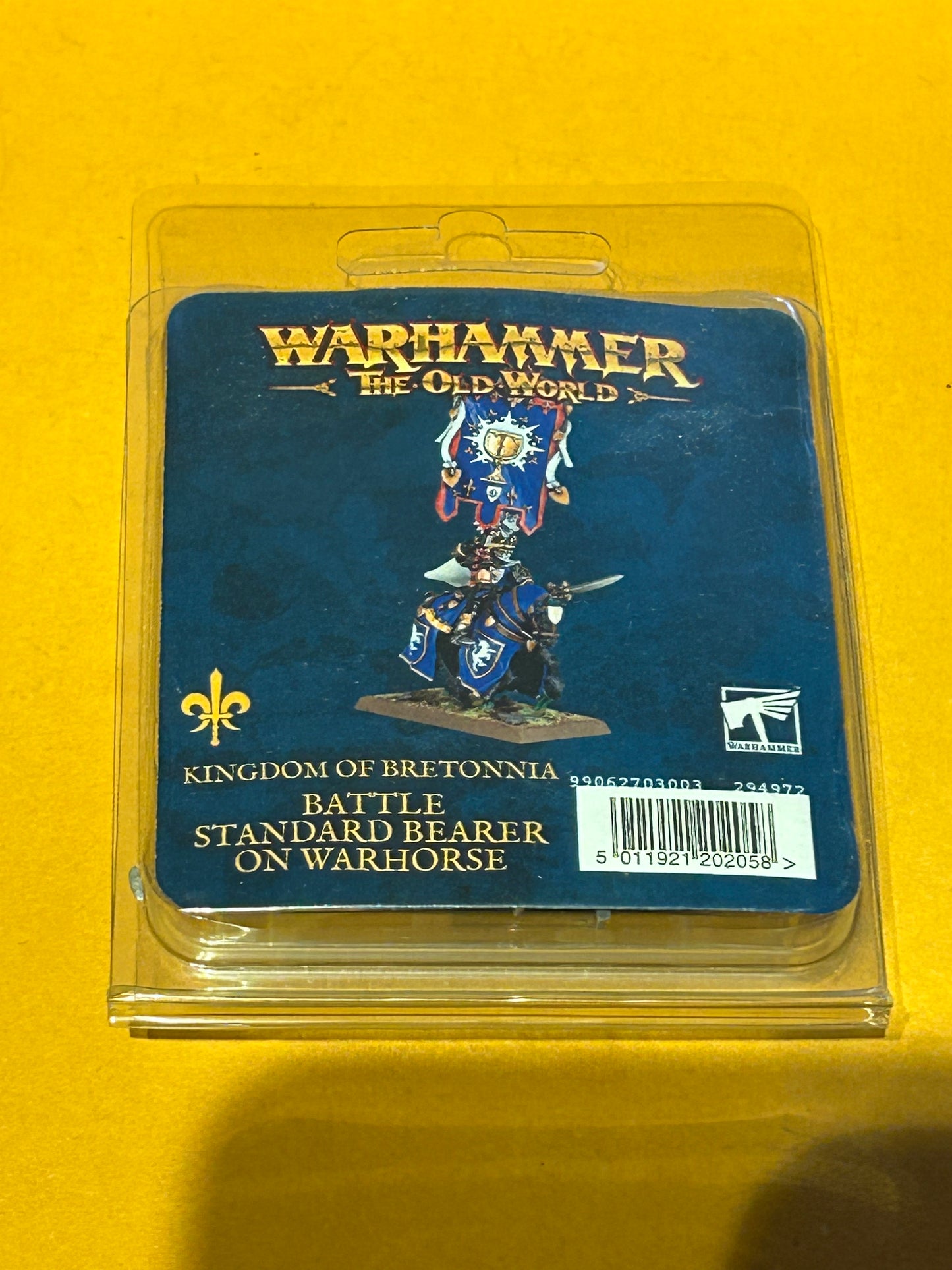 Warhammer fantasy old world bretonnian standard bearer on warhorse