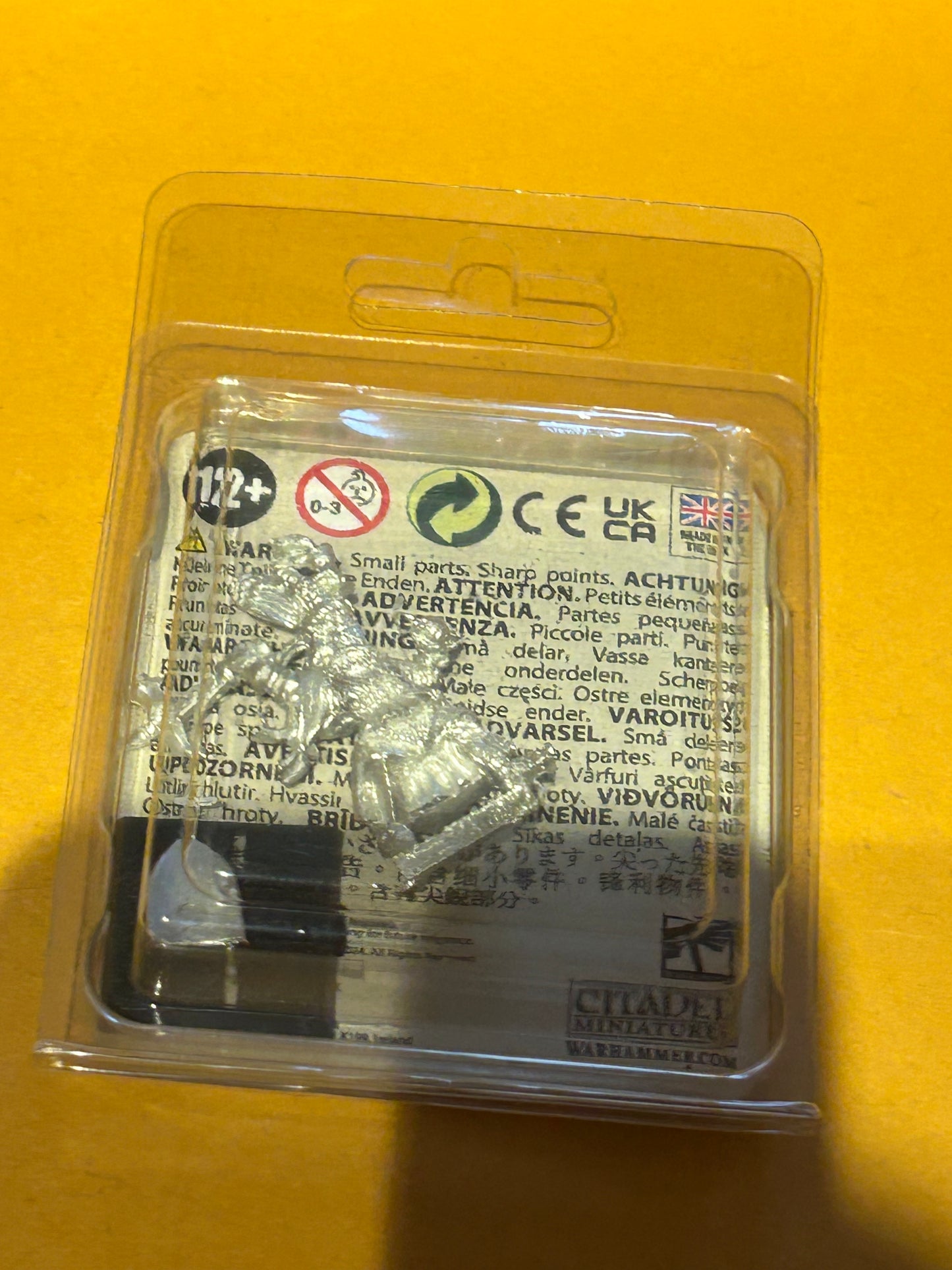 Warhammer fantasy old world bretonnian paladin with hammer and shield (comes with a Sprue of fighter shields)