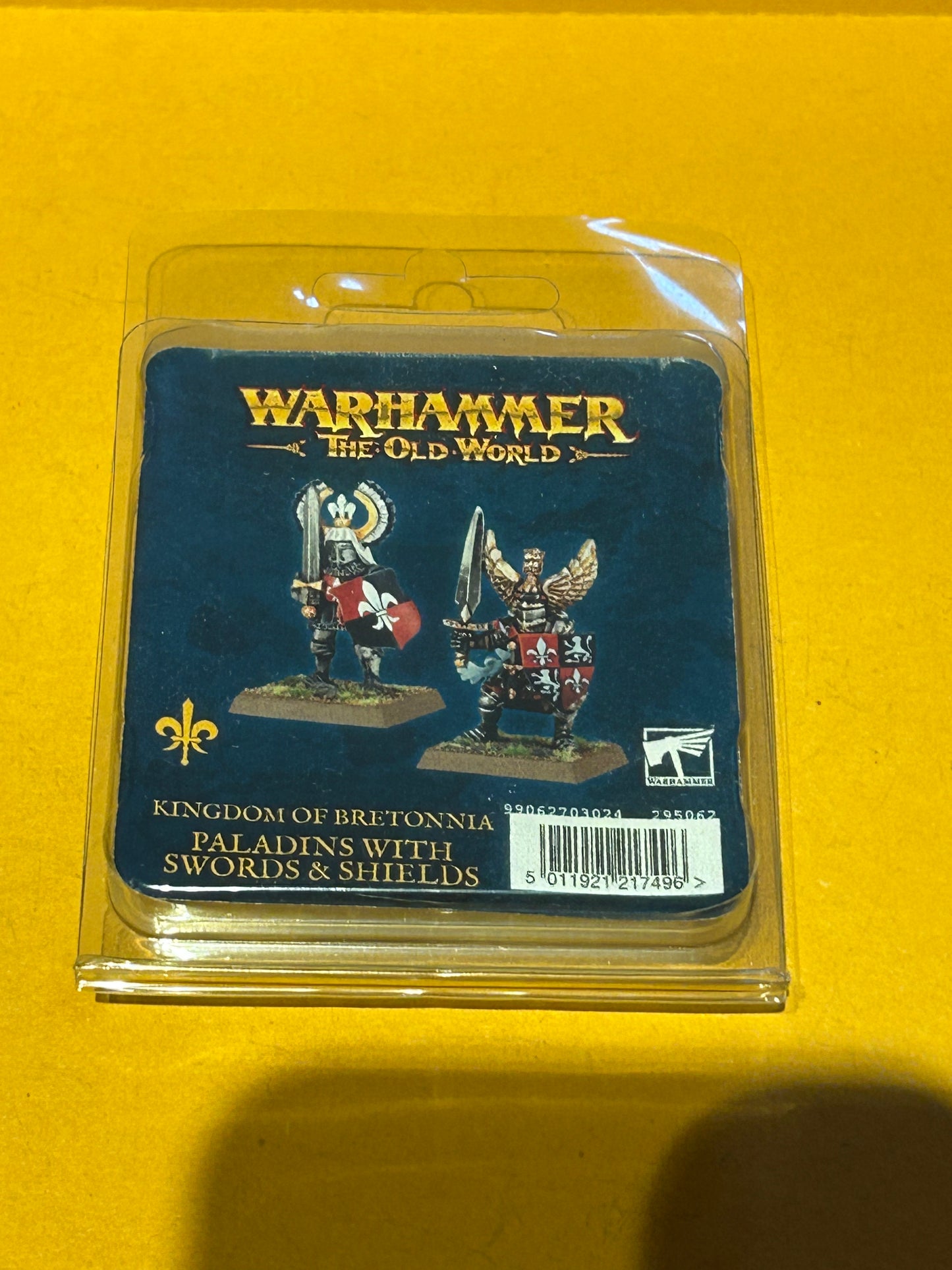 Warhammer fantasy old world bretonnian paladins with sword and shield (comes with a Sprue of fighter shields)