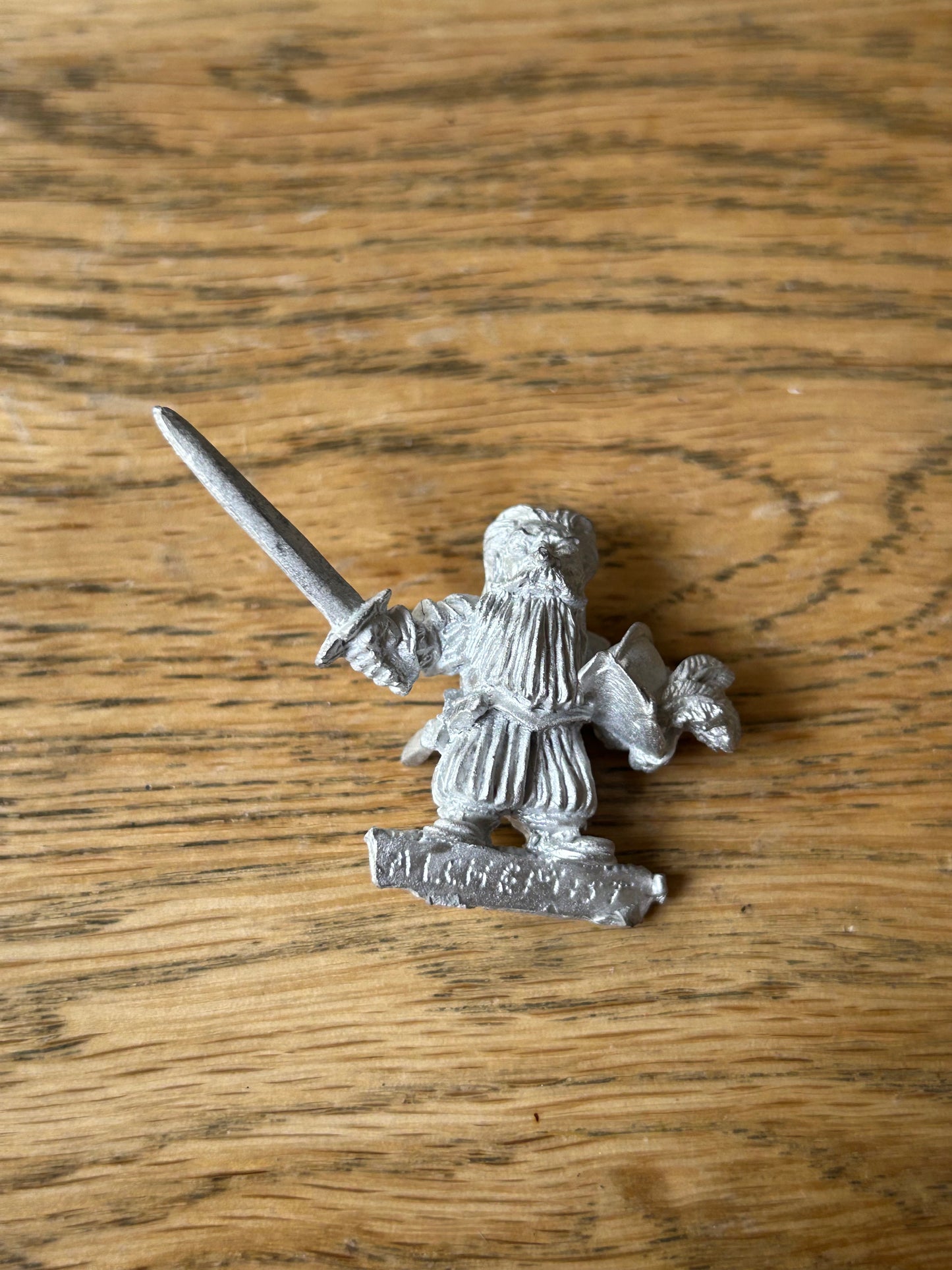 Hybrid miniatures dwarf adventurer 1 Bob Olley sculpt