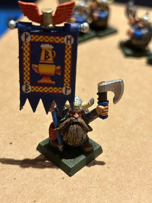 Warhammer fantasy - Dwarfs -  Classic Dwarf Metal Bugman's Standard Bearer