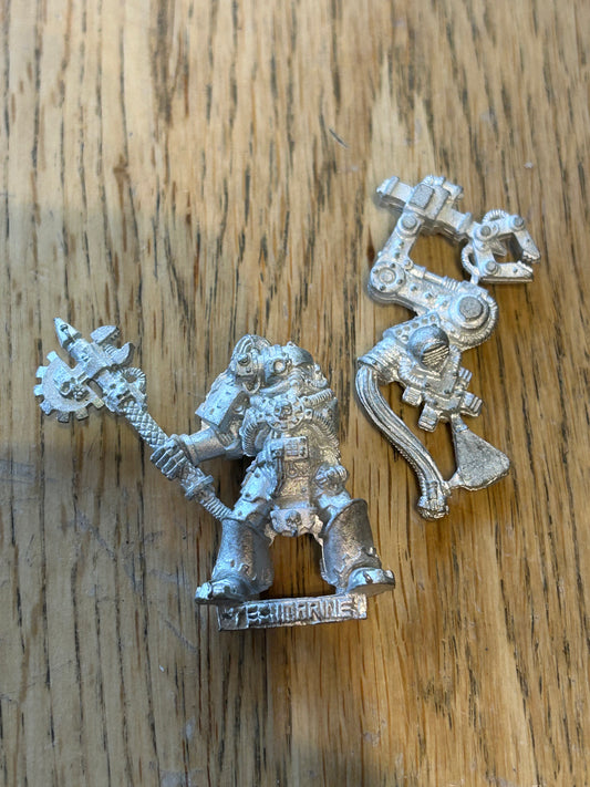 Space Marines - Techmarine with Power Axe -l