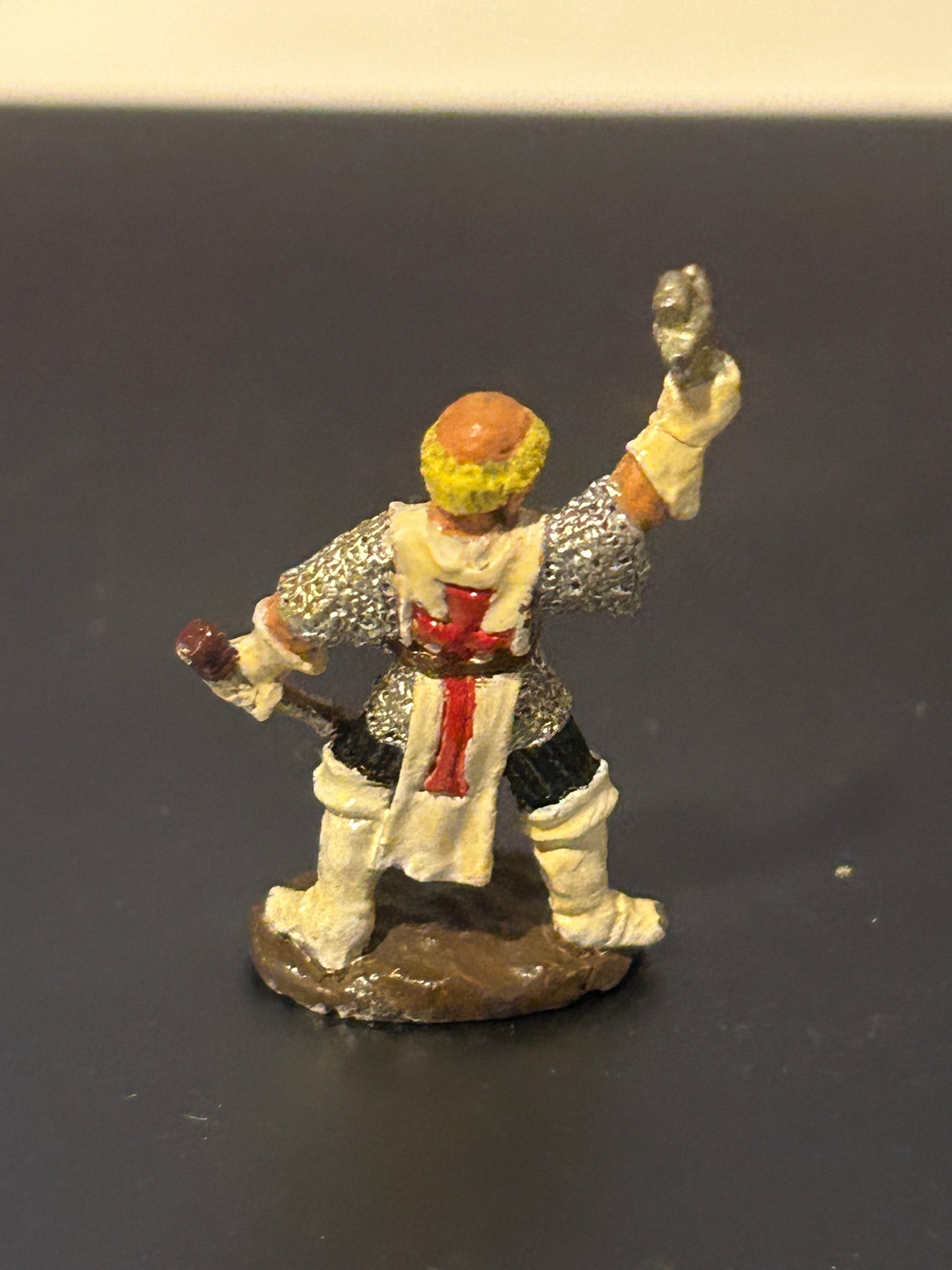 Warhammer Citadel Fantasy Adventurer FA3-2 Cleric with Cross and Mace bretonnian