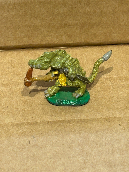 Warhammer fantasy c19 lizardmen  with axe and dagger