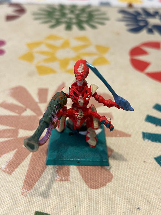 Warhammer 40k plastic Tyranid warrior with metal venom cannon arm