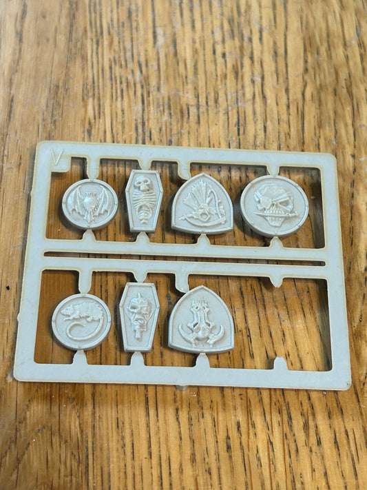 7 MARAUDER UNDEAD SHIELDS Plastic Skeletons Army Sprue Parts Warhammer 1990 T2cC
