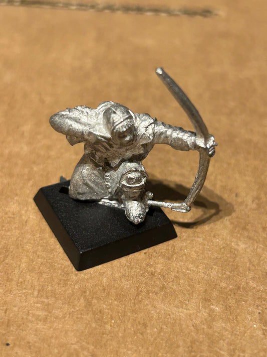 Warhammer fantasy bretonnian squire with bow