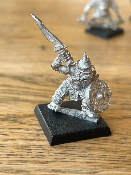 ME44 Uruk-hai LOTR citadel games workshop Gw With Sword Middle-earth Oldhammer