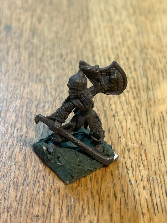 Warhammer fantasy c08 high elf fighter with sword and shield
