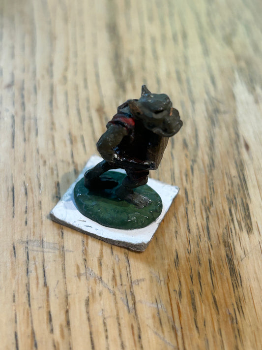 Citadel - Pre Slotta - Warhammer - C15 armoured Orc with sword and shield FTO2 attacking with sword and shield  Fantasy tribes orcs