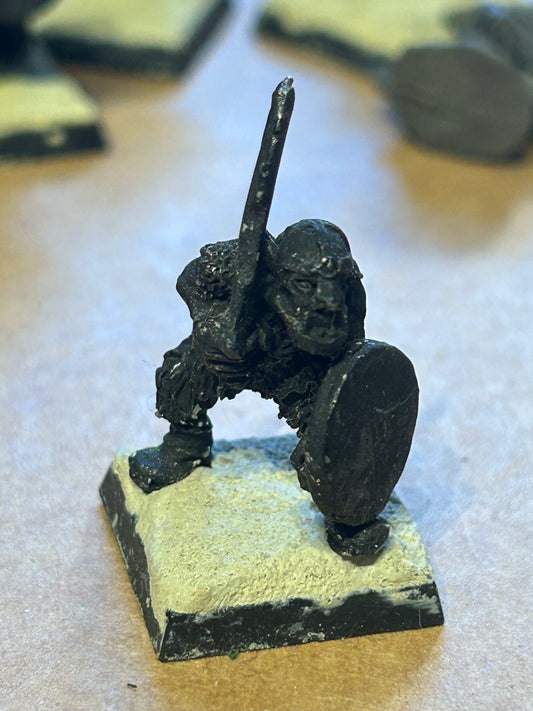 Warhammer fantasy Lord of the rings ME51 orc of the red eye with upright sword and shield