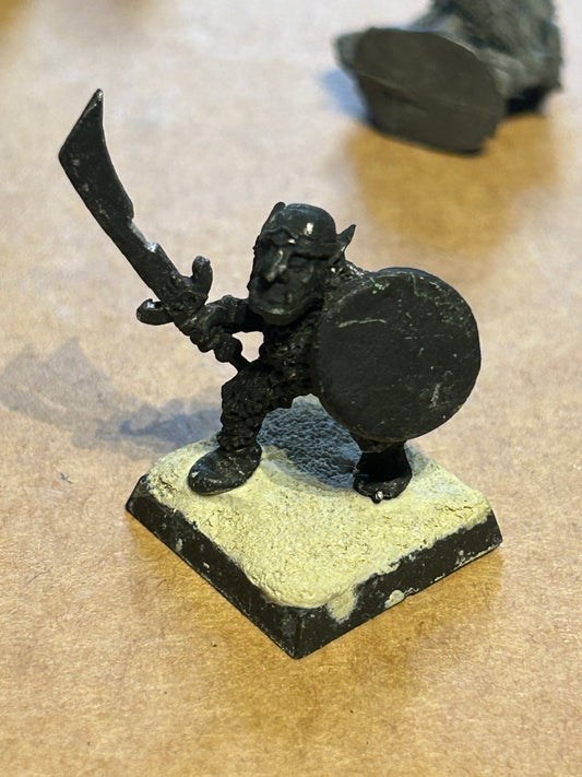 Warhammer fantasy Lord of the rings ME51 orc of the red eye with  sword and shield