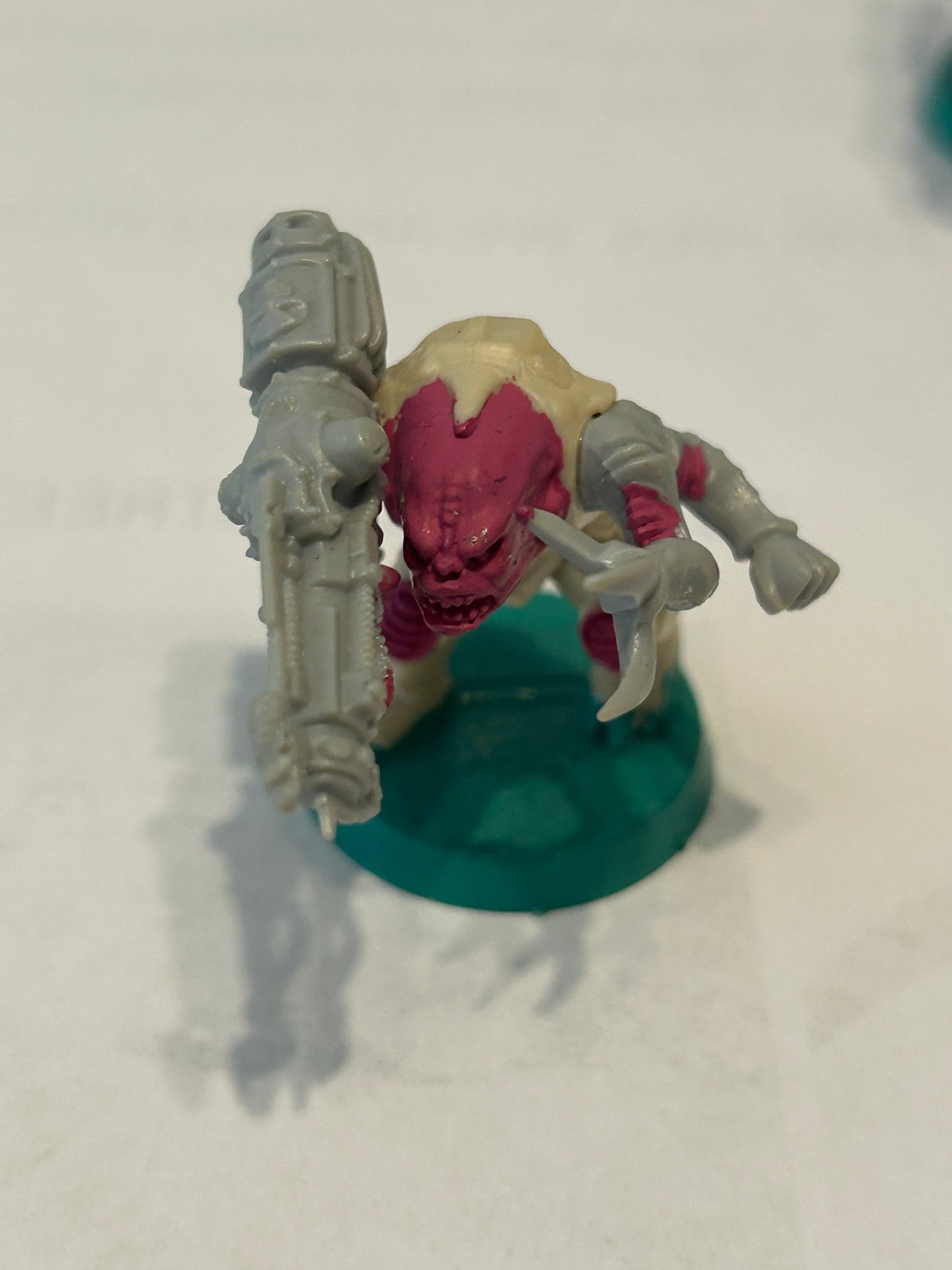Warhammer 40k/ Rogue Trader Genestealer hybrid with heavy weapon plastic from space hulk expansion
