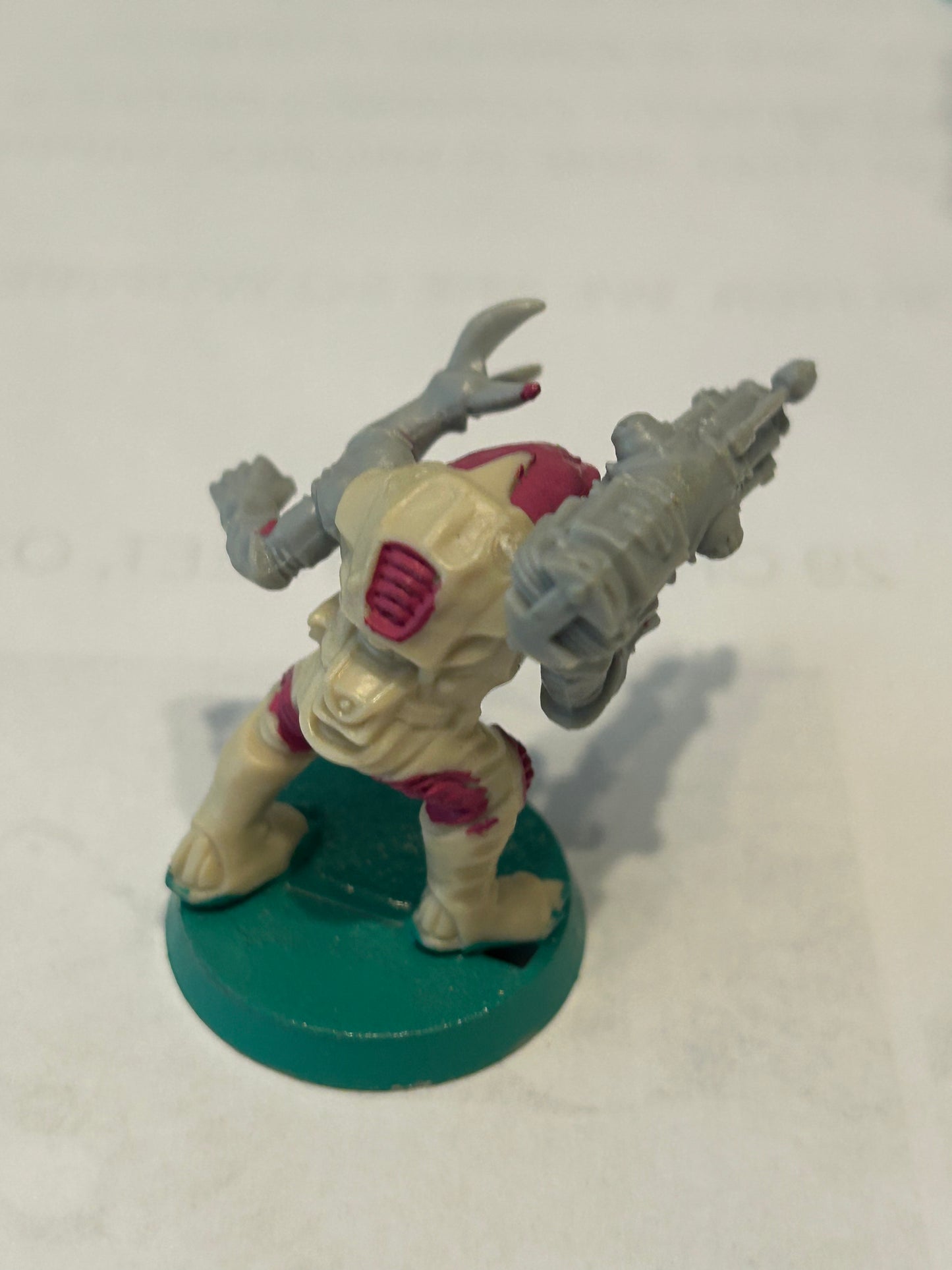 Warhammer 40k/ Rogue Trader Genestealer hybrid with heavy weapon plastic from space hulk expansion