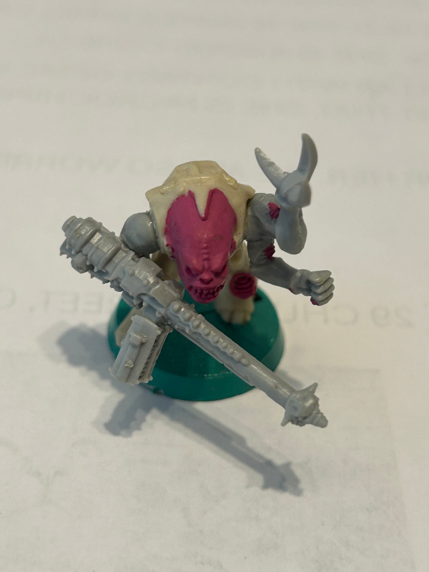 Warhammer 40k/ Rogue Trader Genestealer hybrid with heavy weapon plastic from space hulk expansion