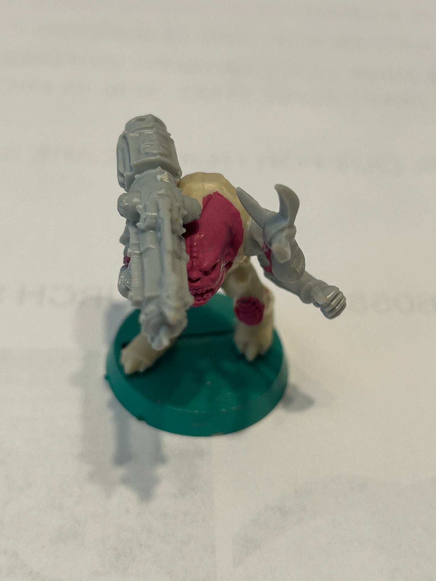 Warhammer 40k/ Rogue Trader Genestealer hybrid with heavy weapon plastic from space hulk expansion